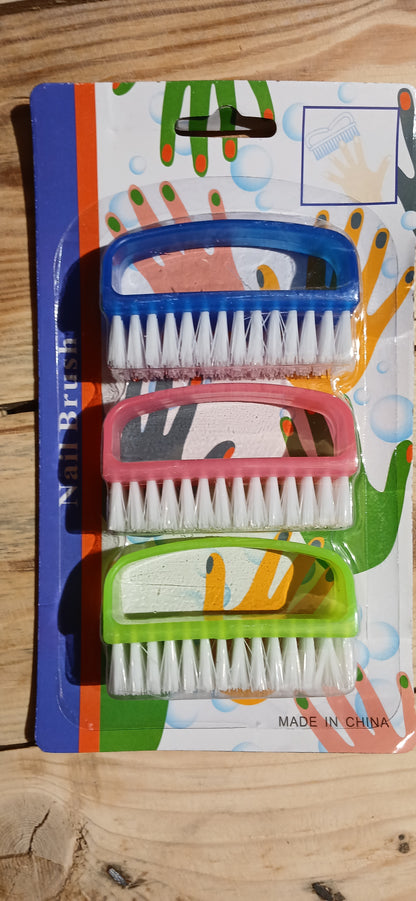 3 brosses à ongle