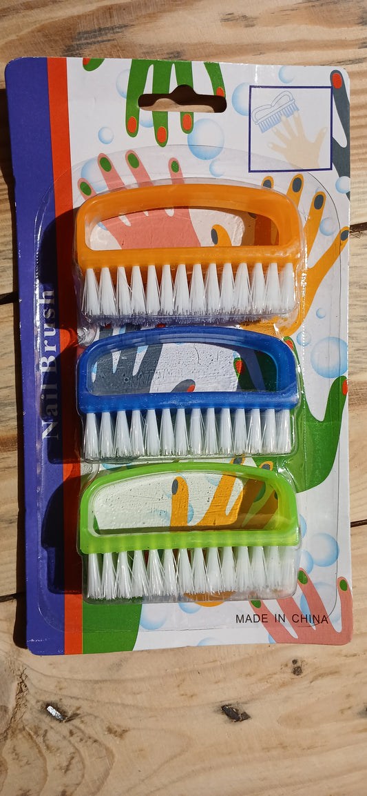3 brosses à ongle